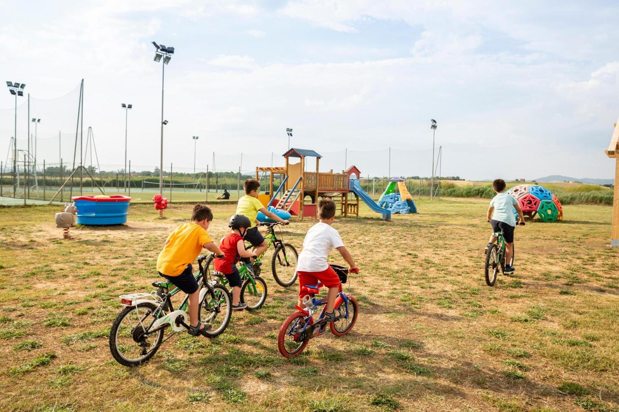 Club degli Amici Camping Village Pescia Romana Esterno foto