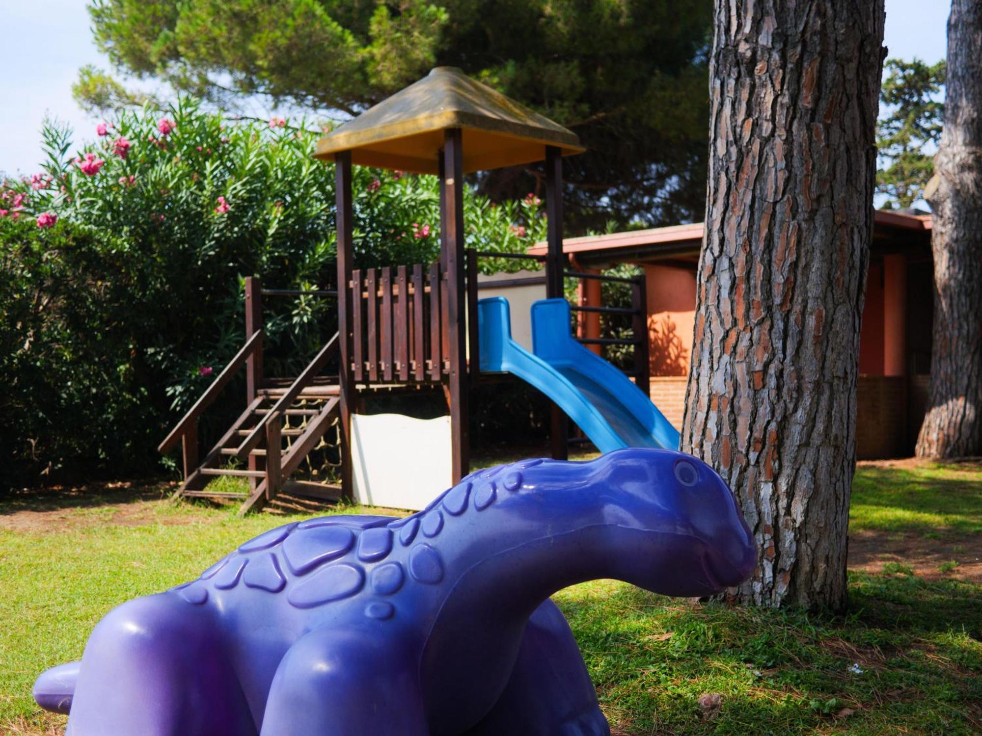 Club degli Amici Camping Village Pescia Romana Esterno foto